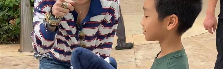 世界杯高清直播-46岁张柏芝现身海南三亚度假，她真人好年轻漂亮