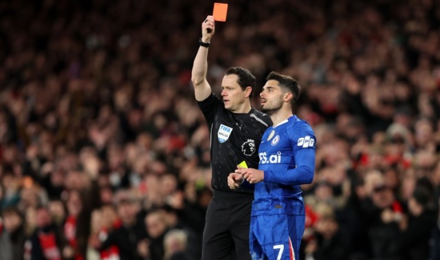 世界杯手机观看-内托不知吃到第1张黄牌？英媒：主裁判举牌时间很长足以让他知道