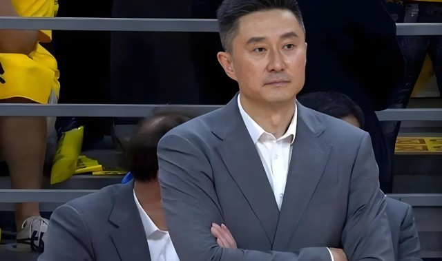 世界杯官方入口更新-广东队领先18分输球！记者3问杜锋：张皓嘉为何打这么久？