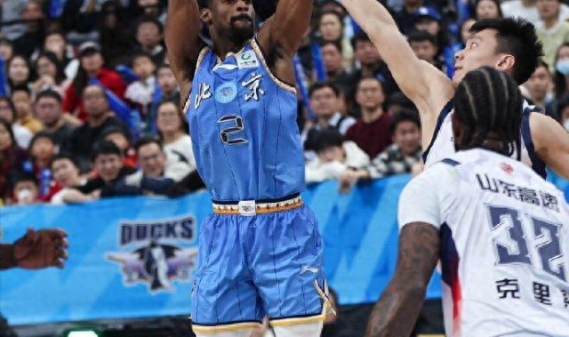 世界杯手机观看-高昂买断费+大合同！北京首钢签约新外援内幕，许利民挑了一个月