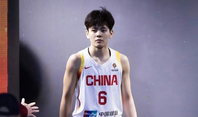 世界杯直播app下载-中国女篮今夜变阵，半场领先南苏丹10分！罗欣棫9分，张子宇8分