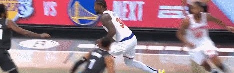 世界杯客户端升级-裁判报告认定兰德尔走步 尼克斯前锋成走步大王