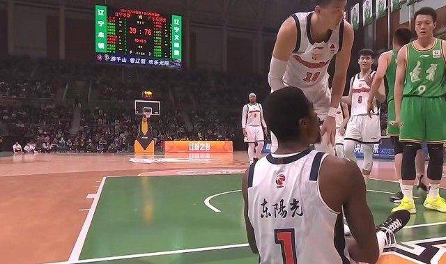 世界杯高清直播-打爆曾凡博+碾压北京！广东“冠军锋线”打成大腿，杜锋赌对了！